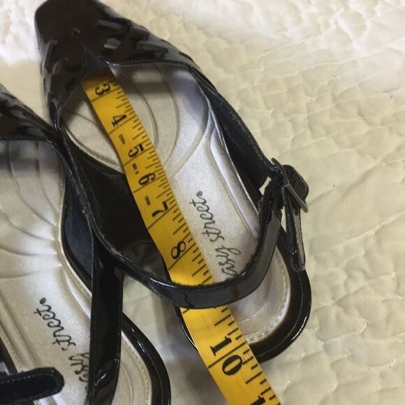 ❤️Easy Street Patent Leather Mid Heel Size 8 1/2 M - Picture 7 of 7